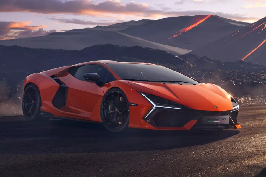 Lamborghini Revuelto front view