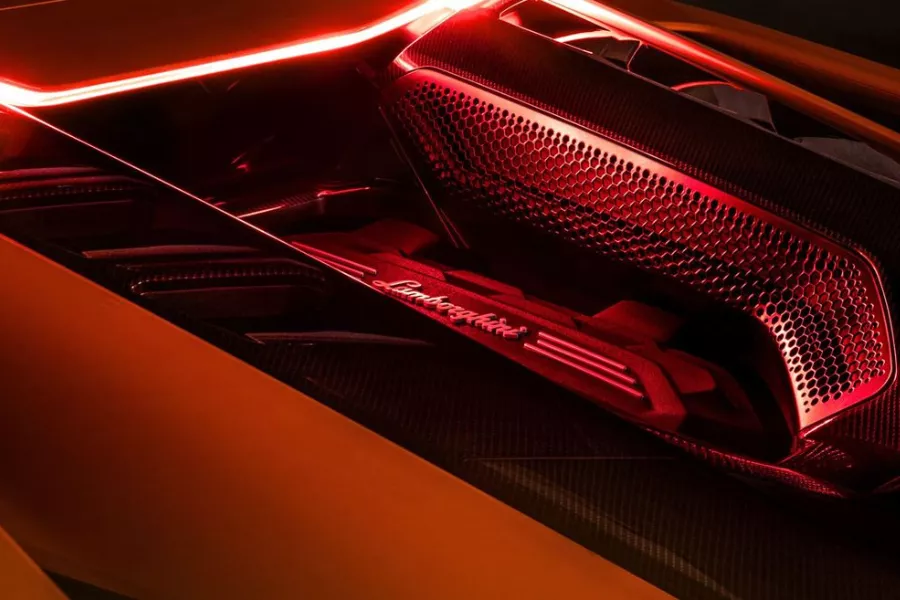 Lamborghini Revuelto engine