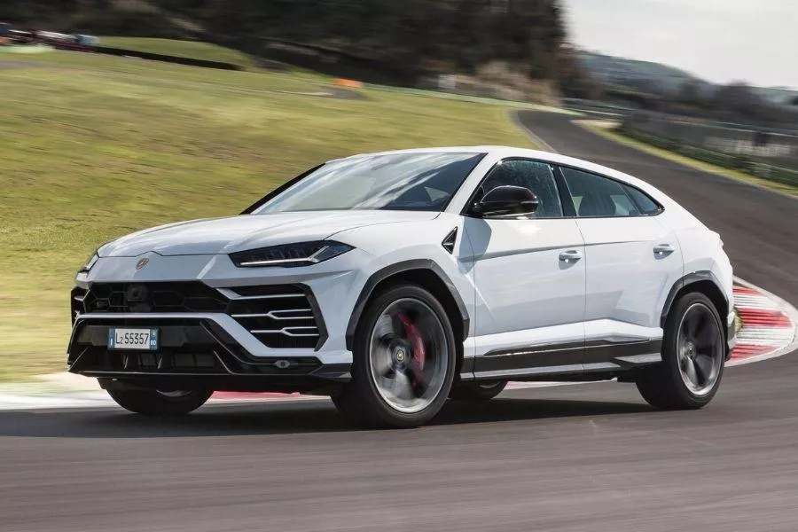 Lamborghini Urus front view