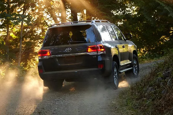 The Land Cruiser 200's recognizable rear end A picture of the rear of the Land Cruiser 200