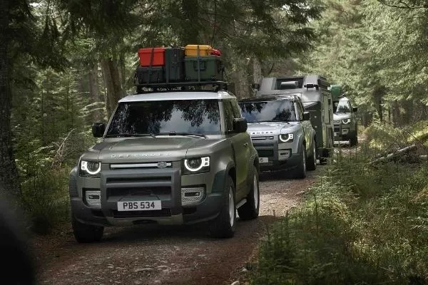 Land Rover Defender off-road