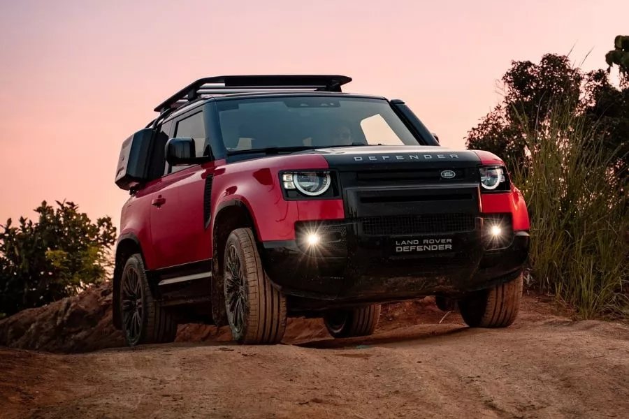 Land Rover Defender 90 front view
