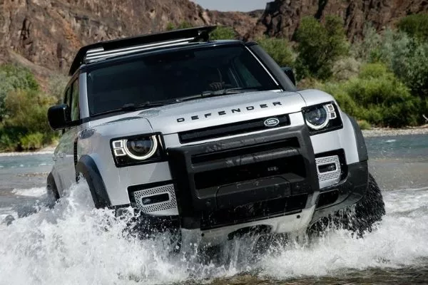 Land Rover Defender 