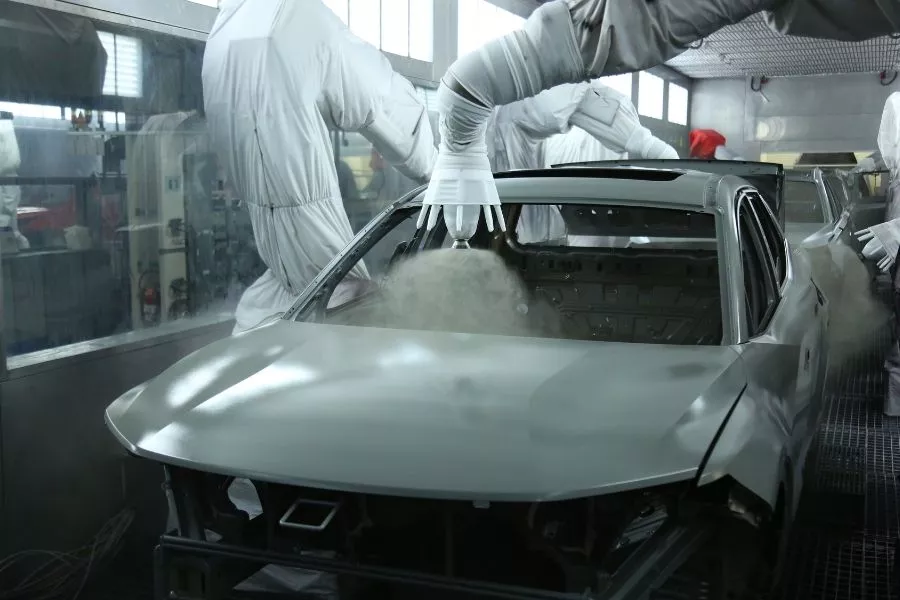 A picture of robotic arms painting the shell of the Hyundai Santa Cruz