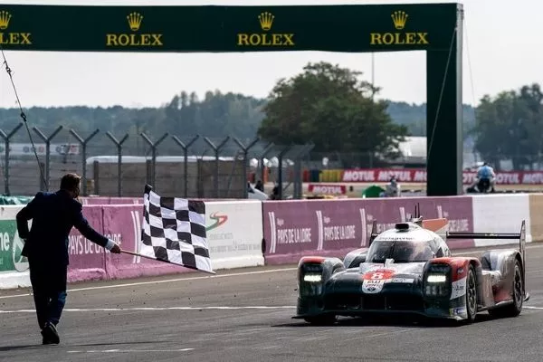 TS050 checkered flag Le Mans