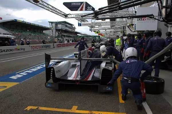 Le Mans pit stop