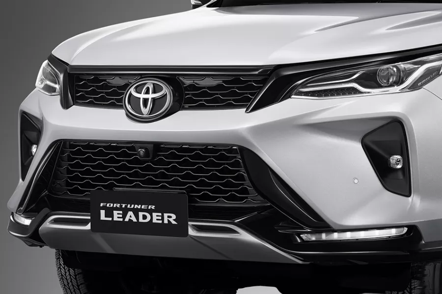 A picture of the front of the Toyota Fortuner Leader