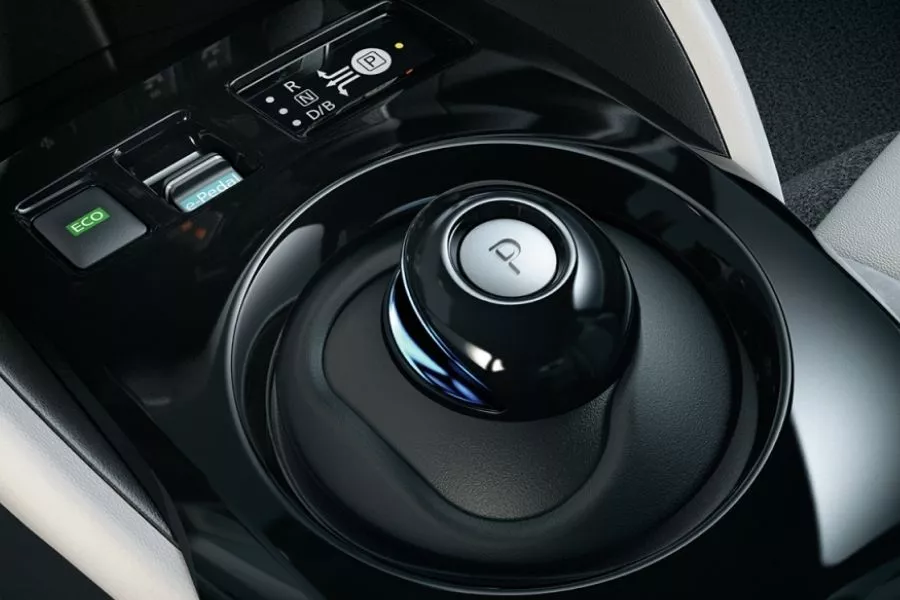 A picture of the Nissan LEAF's drive selectro