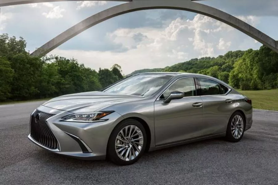 Lexus ES front view