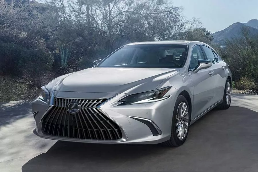 Lexus ES front view