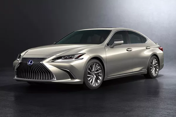 Anguar front of the Lexus ES 2019