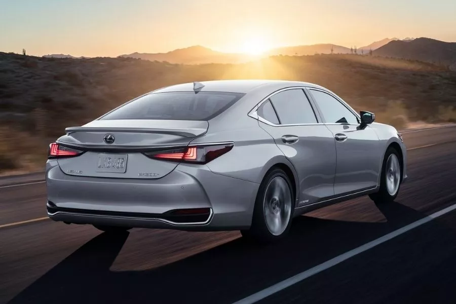 2022 Lexus ES rear view