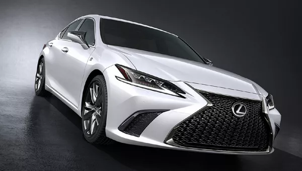 Angular font of the Lexus Es 2019