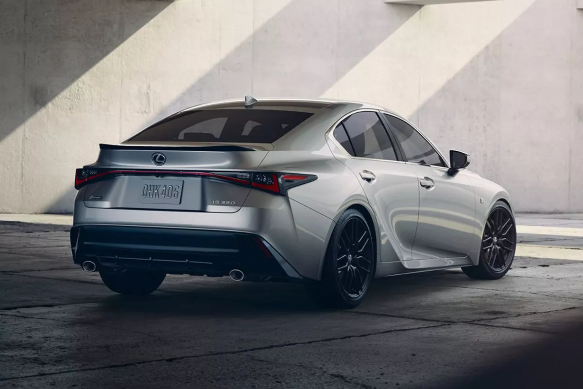 A picture of the rear of the Lexus IS