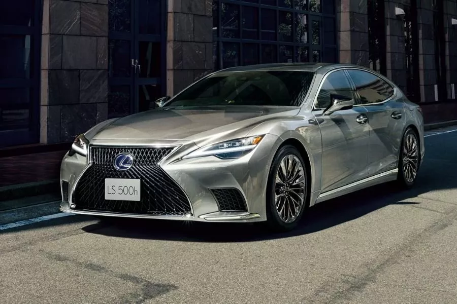 2021 Lexus LS front