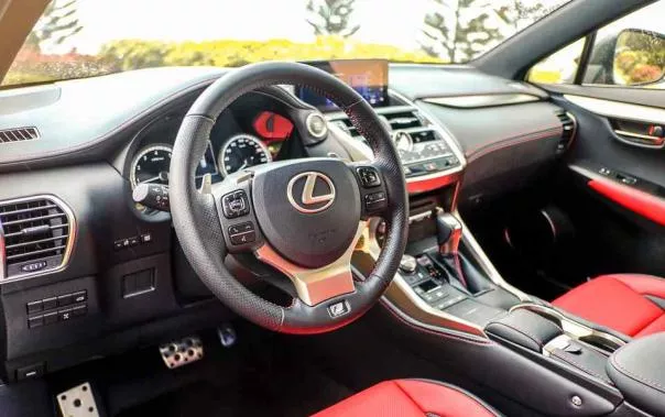 Lexus NX300 2018 interior