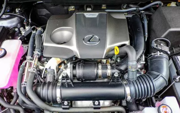 Lexus NX300 2018 engine bay