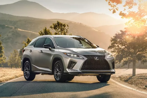 Lexus RX in the open
