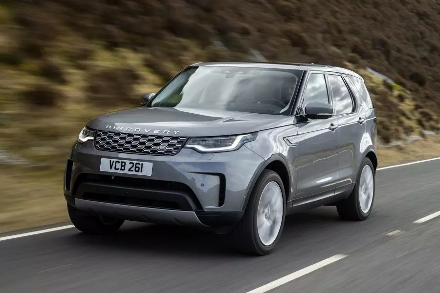 A picture of the 2021 Discovery on the road