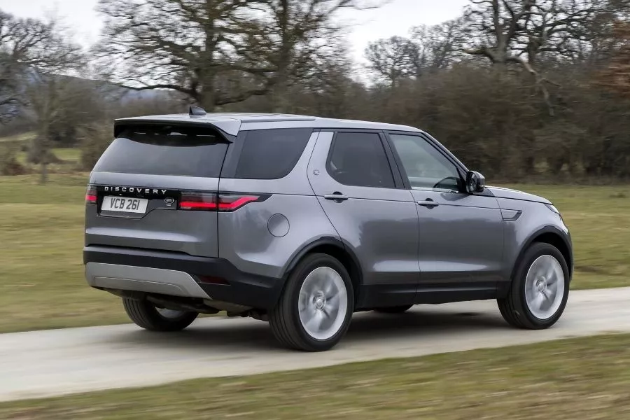 A picture of the rear and side of the 2021 Discovery