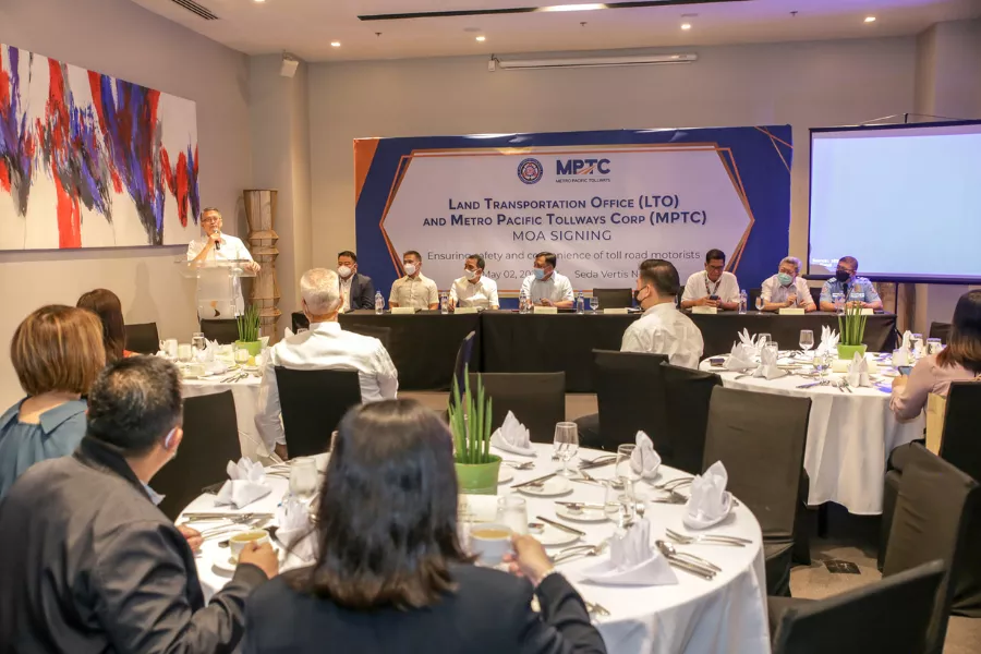 A picture of the LTO-MPTC MOA signing ceremony 