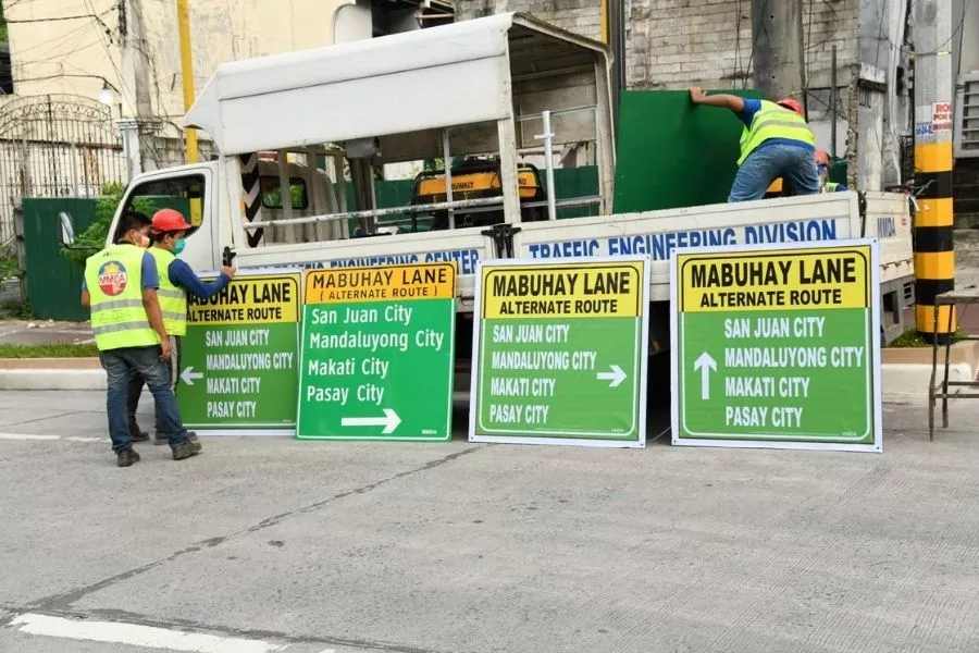 A picture of road signs for the Mabuhay lanes