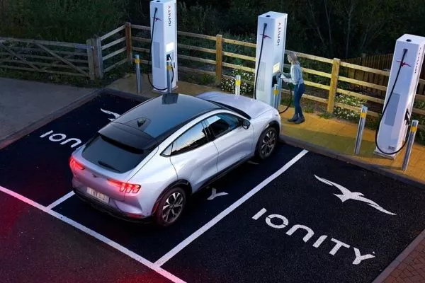 No more guessing when you'll need to pull over to charge Mach-E charging