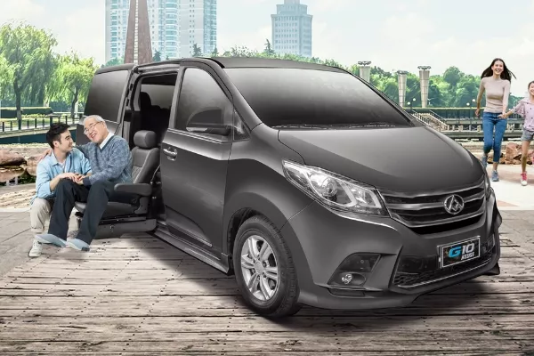 Few people around the G10 Assist