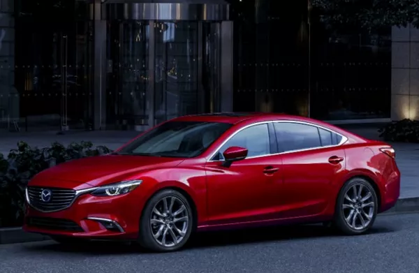 Angular front of the Mazda 6 2018