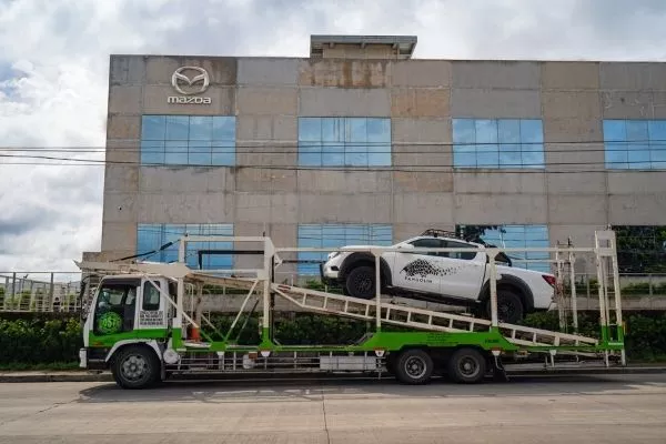Mazda BT-50 Pangolin side view