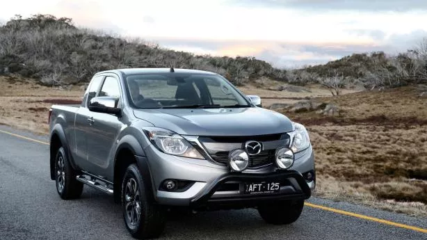 Mazda BT-50 2017 angular front