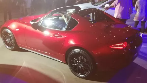 The MX-5 now boasts enhanced exhaust sound and NVH and a telescopic/tilt steering wheel Mazda MX-5 2019