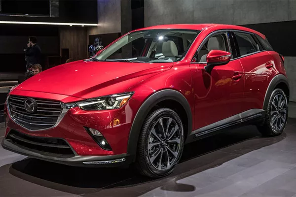 Angular front of the Mazda CX-3 2019