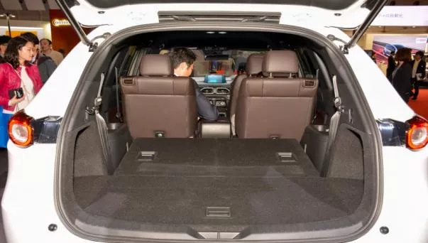 Mazda CX-8 2018 cargo space