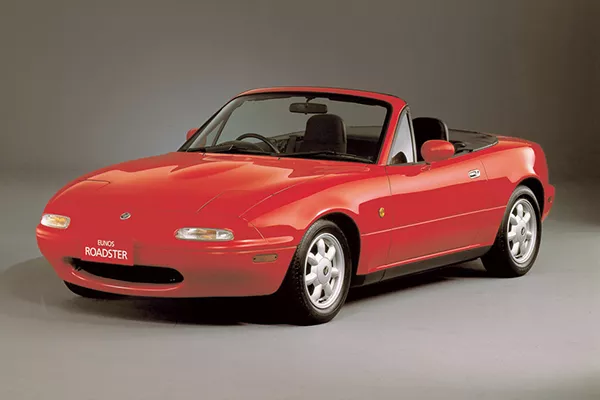 A picture of the Mazda MX-5 first generation's front end