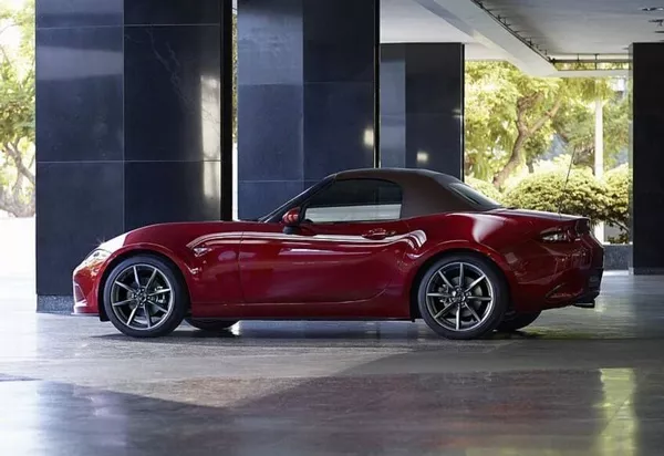 The side of the Euro-spec Mazda MX-5 2019