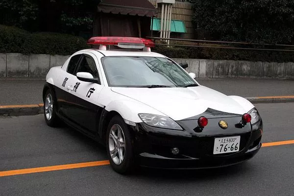 Don’t mistake its naturally aspirated 1.3-liter engine to be anything but ordinary Mazda RX-8 Police Car on the Road
