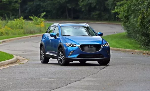 Angular front of a Mazda CX-3 2018