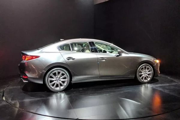 Mazda 3 2019 side view
