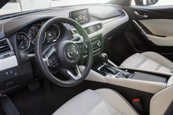 2017.5 Mazda 6 interior