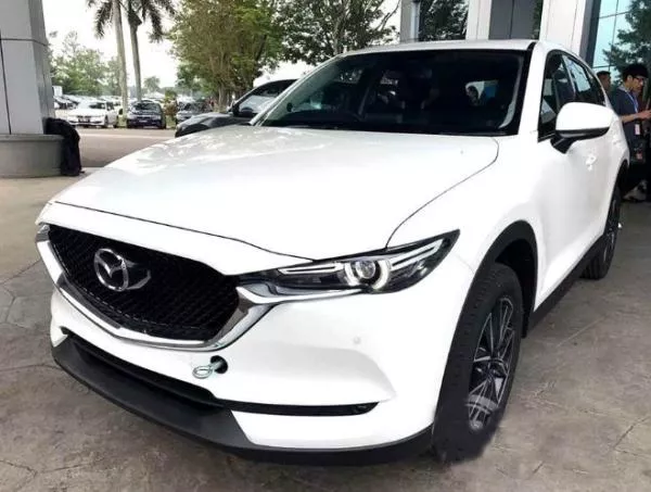 angular front of the Mazda CX-5 2017