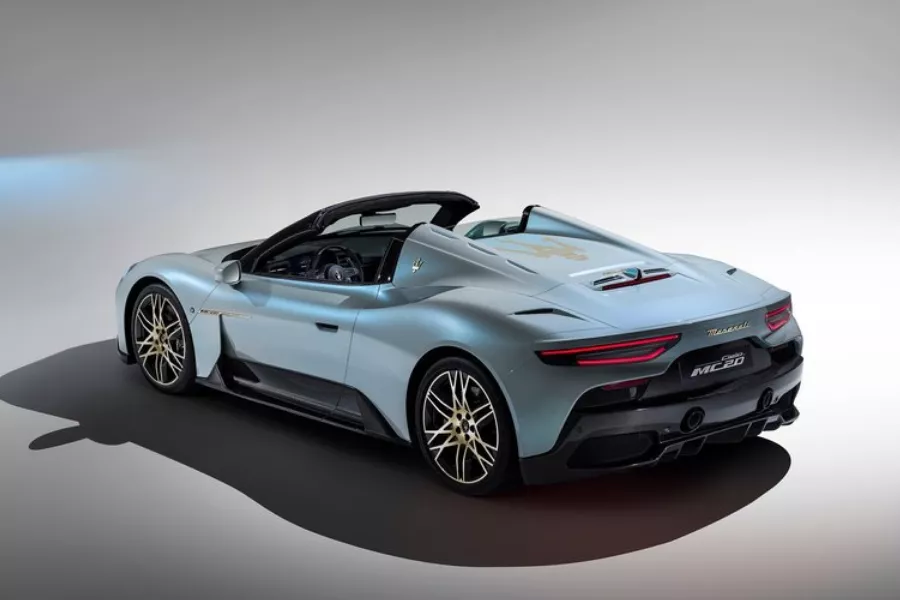 A picture of the rear of the MC20 Cielo