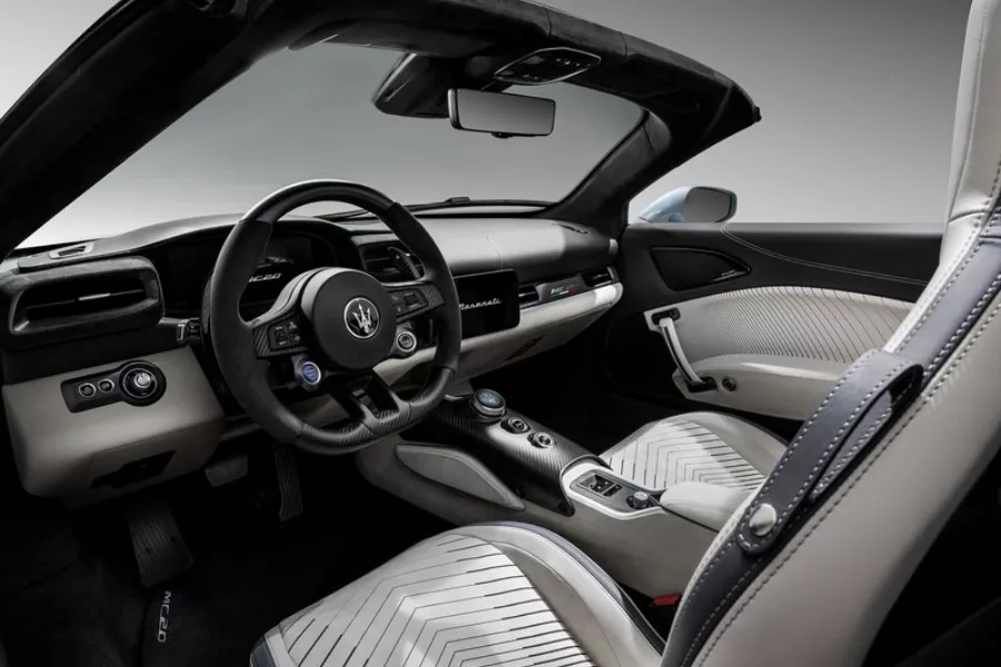 A picture of the MC20 Cielo's front cabin.