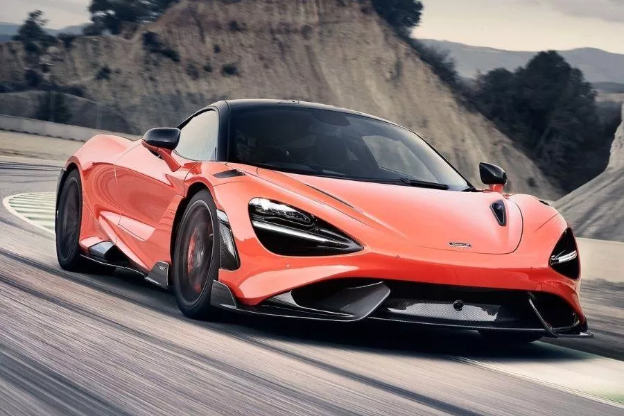 McLaren 765LTfront view