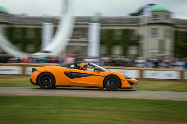 Side view of the McLaren 570S Spider