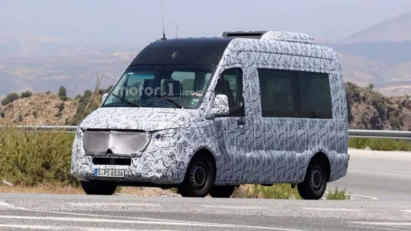 Mercedes-Benz Sprinter 2019 angular front - spy shots