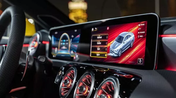 Mercedes AMG CLA 35 2020 infotainment