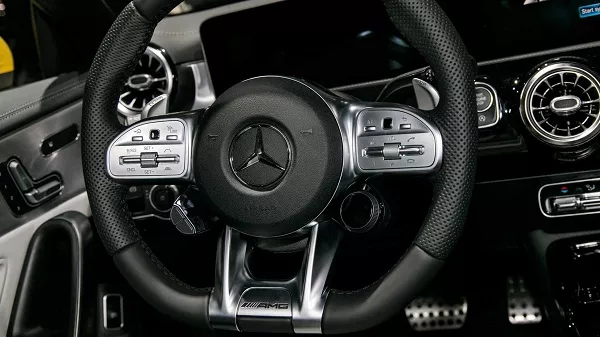 Mercedes AMG CLA 35 2020: Steering wheel