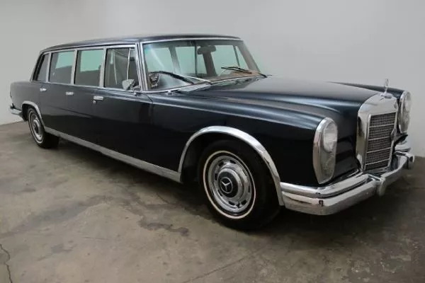 Black Mercedes Benz 600