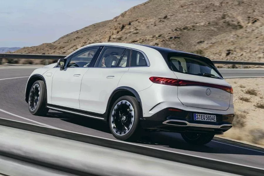 Mercedes-Benz EQS SUV rear view